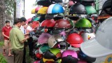 Tạm giữ khoảng 3.000 mũ bảo hiểm nhái kiểu dáng thương hiệu Nón Sơn