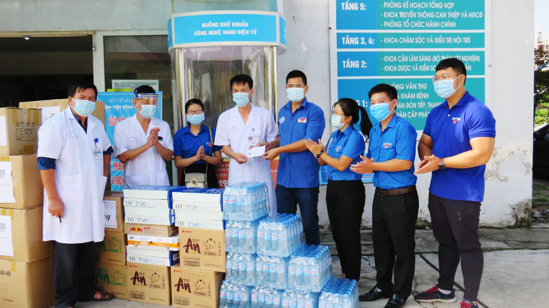 Đoàn Thanh niên Sở Khoa học và Công nghệ: Ủng hộ nhu yếu phẩm và tiền mặt trị 6,6 triệu đồng tặng Bệnh viện Nhiệt đới tỉnh Hải Dương