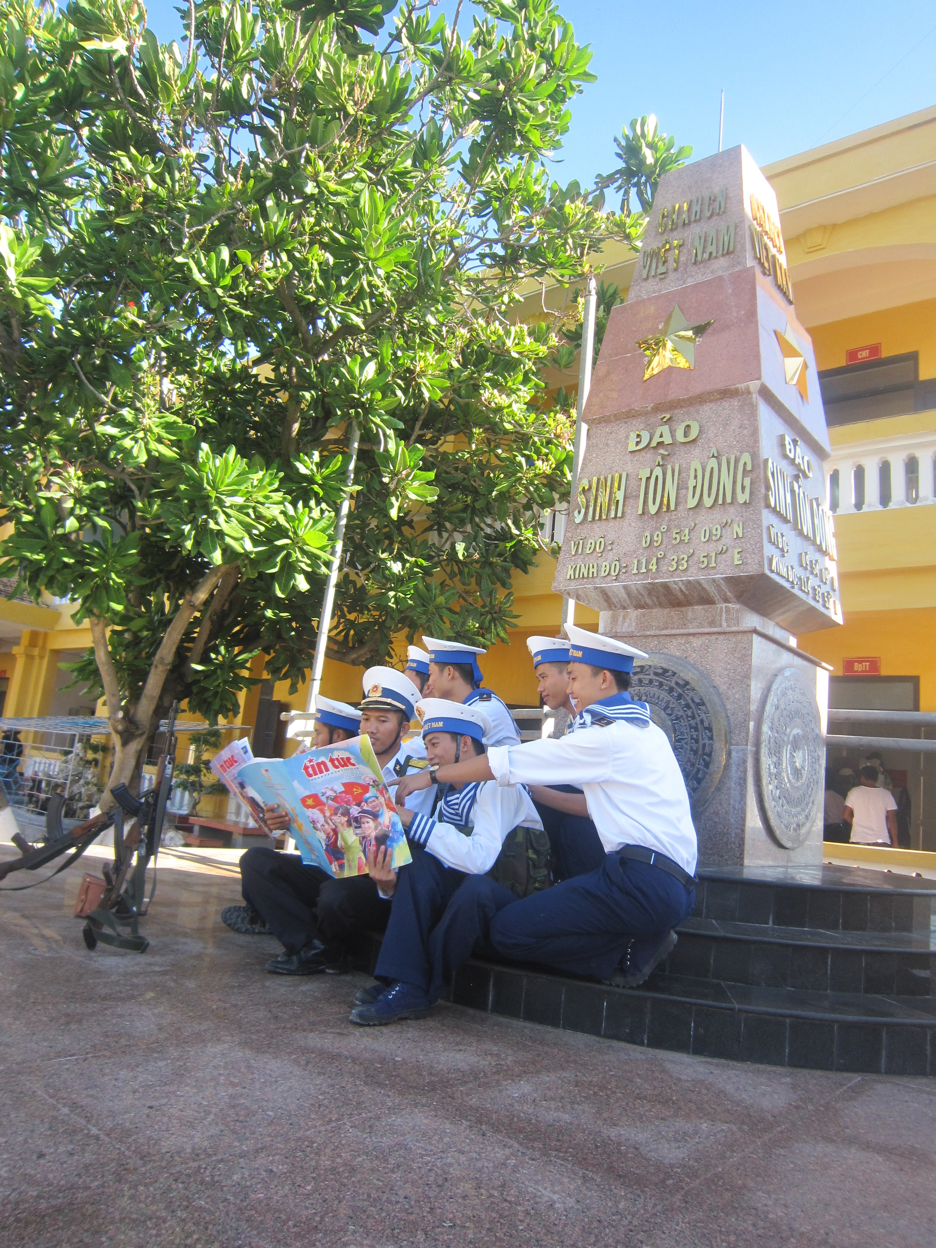 Kỷ niệm nghề báo: Đọc thơ cho lính đảo Trường Sa nghe