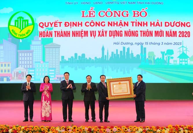 Thủ tướng Phạm Minh Chính trao quyết định công nhận tỉnh Hải Dương hoàn thành nhiệm vụ xây dựng nông thôn mới