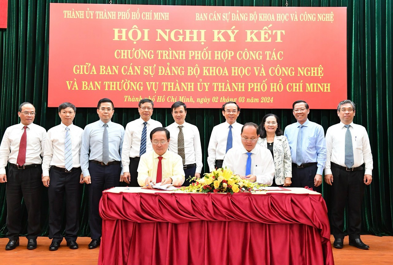  Ban Thường vụ Thành ủy TPHCM và Ban cán sự Đảng Bộ KH&CN ký kết chương trình phối hợp công tác.