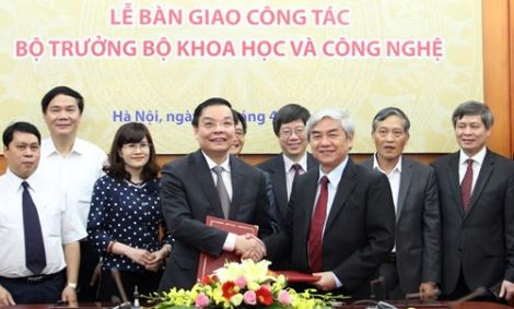 Bộ trưởng Bộ KH&CN Chu Ngọc Anh nhận bàn giao công tác