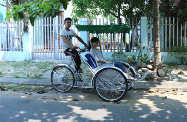 Xích lô chạy bằng năng lượng mặt trời của 3 chàng SV Đà Nẵng
