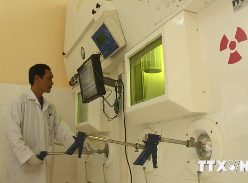 Phụ cấp 70% lương cho người làm việc trong môi trường bức xạ