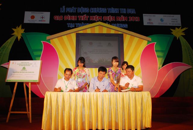 Phát động chương trình thi đua “Gia đình tiết kiệm điện” năm 2013