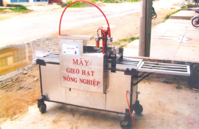 Máy gieo hạt thay thế 60 lao động