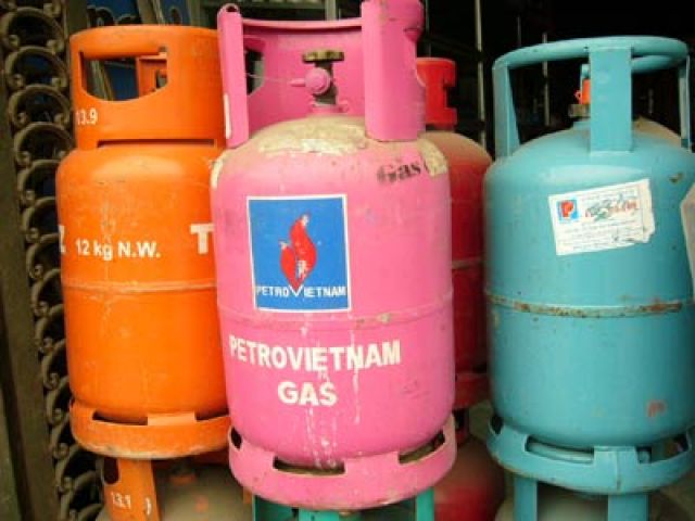 Đồng loạt kiểm tra kinh doanh xăng và gas từ tháng 1/2012