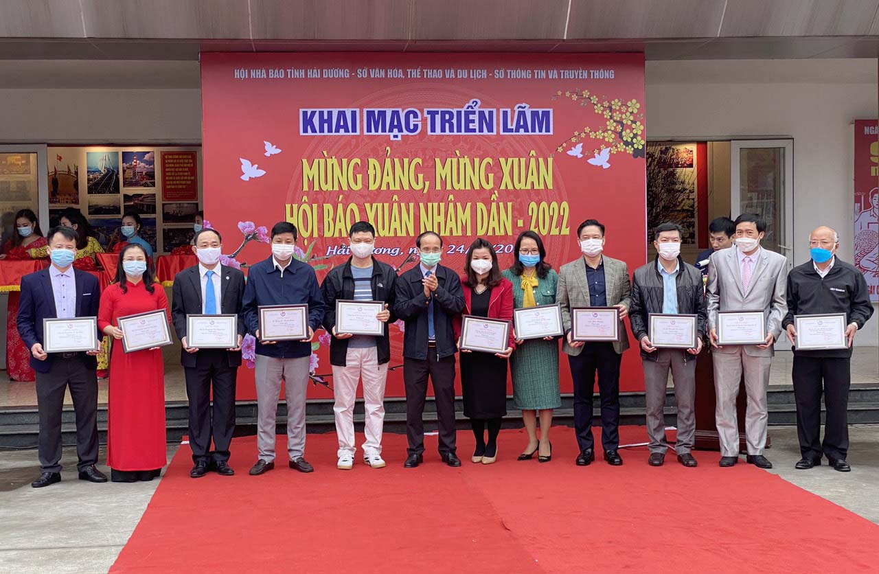 Khai mạc triển lãm mừng Đảng, mừng xuân và Hội báo Xuân Nhâm Dần - 2022